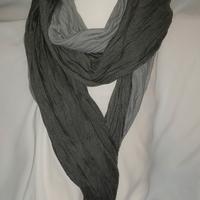 Sciarpa con dettagli gioiello