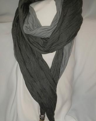 Sciarpa con dettagli gioiello