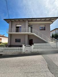 Villa di 280 m² con più di 5 locali e box auto dop