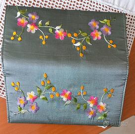 Portafoglio donna con ricamo floreale artigianale