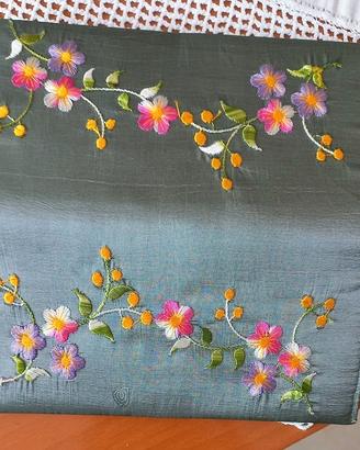 Portafoglio donna con ricamo floreale artigianale