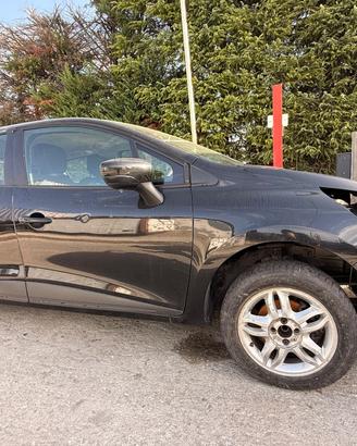 RENAULT CLIO RICAMBI USATI