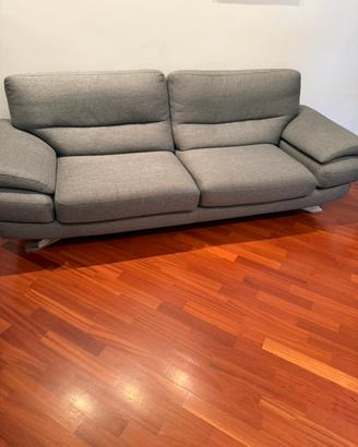 Divano Valsenio Poltrone e sofa’ con pouf