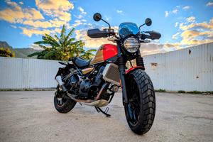 Royal Enfield Guerrilla 450 Gold Dip