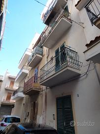 Casa indipendente su più livelli, in centro P/33