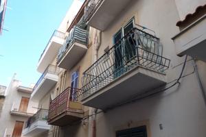 Casa indipendente su più livelli, in centro P/33