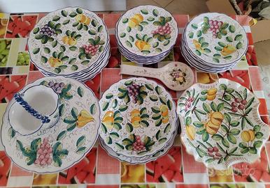 Servizio di piatti ceramica di castelli nuovo 