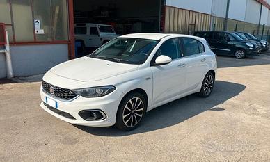 Autovettura Fiat Tipo