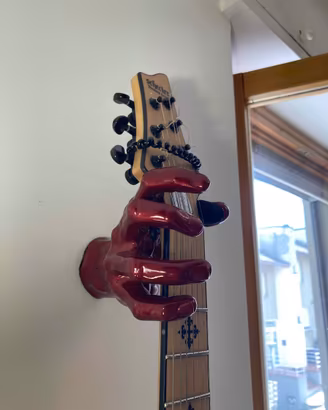 Sostegno chitarra da muro a forma di mano ROSSO