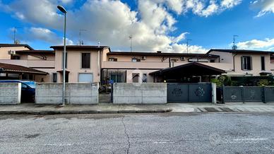 VILLA A SCHIERA A FONTANAFREDDA