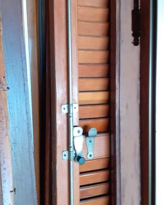 Finestra e persiana in legno