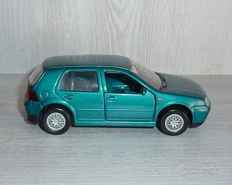 Modellino Welly Golf IV GTI in metallo e plastica