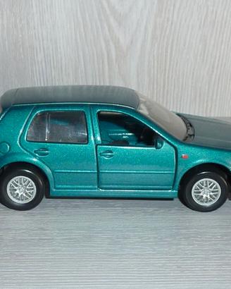 Modellino Welly Golf IV GTI in metallo e plastica