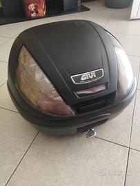 Bauletto GIVI grande (capienza 2 caschi) usato