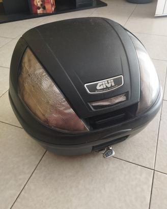 Bauletto GIVI grande (capienza 2 caschi) usato