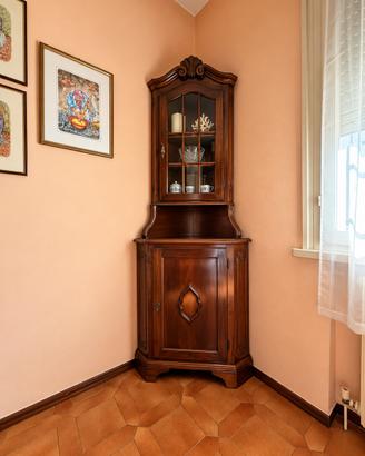 Angoliera antica in legno massello