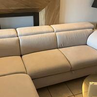Divano angolare COMPLETAMENTE NUOVO