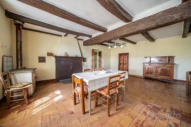 CASA INDIPENDENTE A LANGHIRANO