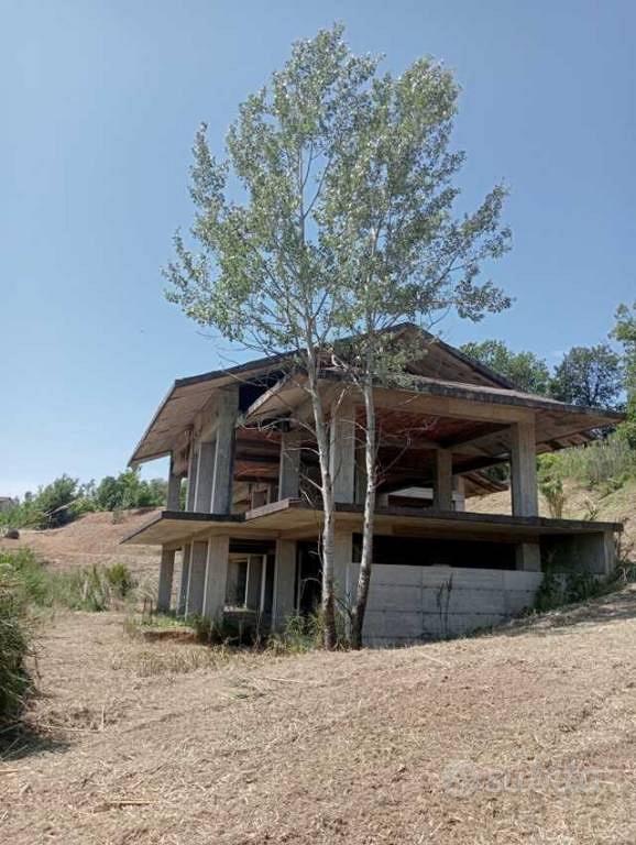 Rustico / Casale di 400 m² con più di 5 locali e b - Altro