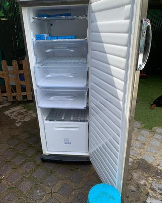 Freezer verticale candy