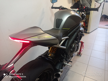 Speed triple 1200 rs
