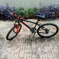 Bici Mountain Bike B-Twin rossa 24 pollici