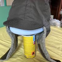 Cappello di lana con paraorecchie