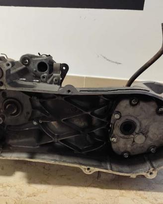BLOCCO MOTORE PER PIAGGIO X9 DAL 2000-2002 MOTORE 