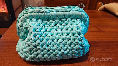 borsa a uncinetto fatta a mano