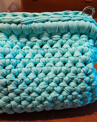 borsa a uncinetto fatta a mano