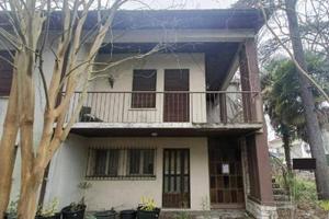 Immobile in asta di 339 m² con 5 locali e box auto