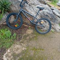 bmx con pedivelle didietro 