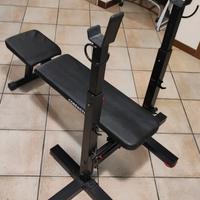 Panca piana inclinabile.