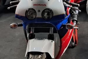 Honda VFR 750F RC24 (replica RC30)