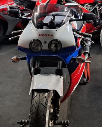 Honda VFR 750F RC24 (replica RC30)
