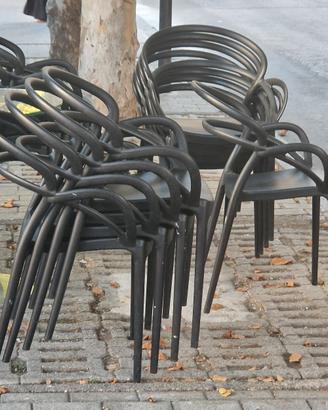 sedie in diversi stili a partire  da 29 euro