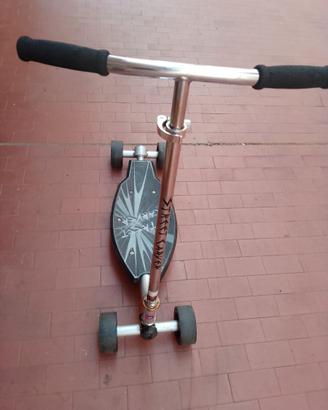 Monopattino a 4 ruote snodate