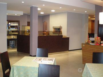 Banco Pizzeria in legno e marmo