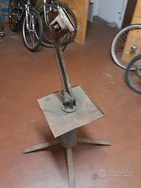 Cavalletto portabici da meccanico anni 30