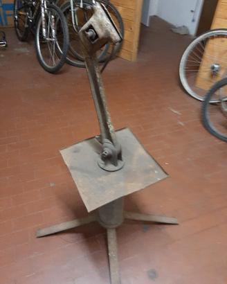 Cavalletto portabici da meccanico anni 30