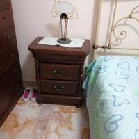 Comodino in legno