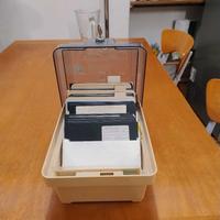 Box porta floppy da 5 1/4 con n°40 floppy C64