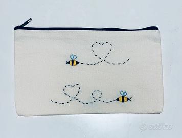 Pochette ricamo api e cuori Nuova