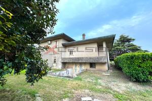CAVARZERE - VILLA SINGOLA CON TERRENO AGRICOLO