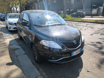 Lancia Ypsilon Gold 1.2 benzina 69cv neopatentati