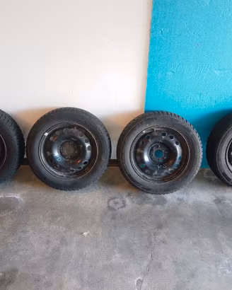 Cerchi in ferro con gomme invernali 165/65/14