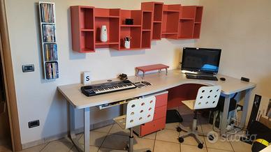 Scrivania Design con mensole e cassettiera