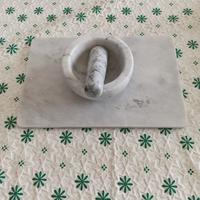 Tagliere più mortaio in marmo