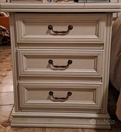 Comodini classici in legno massello Made in Italy 