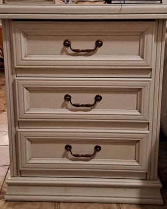 Comodini classici in legno massello Made in Italy 